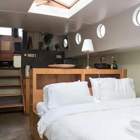Luxury Historic Boat Bateau-hôtel